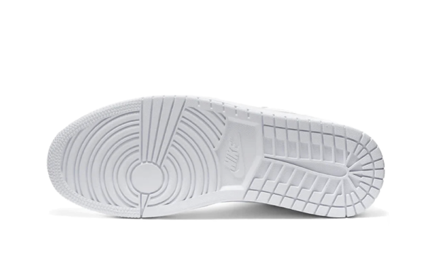 Wethenew Sneakers France Air Jordan 1 Low Triple White 4 1200x be7a796f 9b85 4d7e 9ea6 3ec83961044a